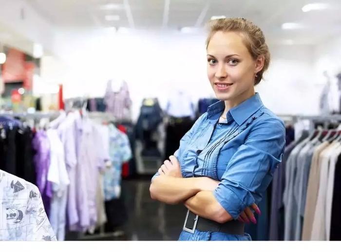 服裝銷售實戰技巧 顧客進店只看不買？7句話術教你輕松開大單！
